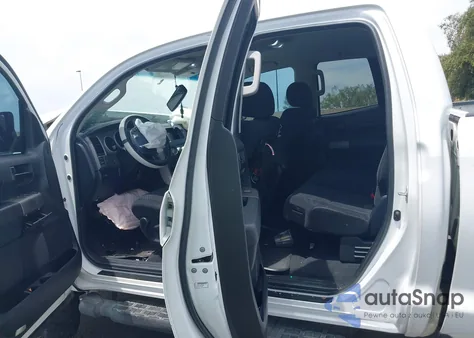 2010 Toyota Tundra Grade 5.7L V8 z USA, uszkodzony, nr VIN 5TFUY5F11AX118381